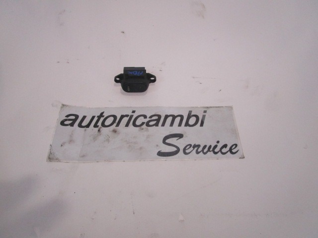 04671623AA COMANDO INTERRUTTORE CHIUSURA INTERNA PORTE CHRYSLER PT CRUISER 2.0 B 104KW 5M 5P (2002) RICAMBIO USATO 