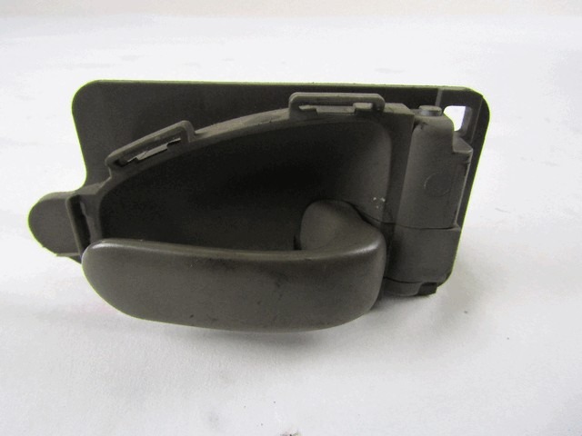 9631487677 MANIGLIA INTERNA PORTA POSTERIORE LATO DESTRO CITROEN XSARA PICASSO 1.6 B 70KW 5M 5P (2001) RICAMBIO USATO 