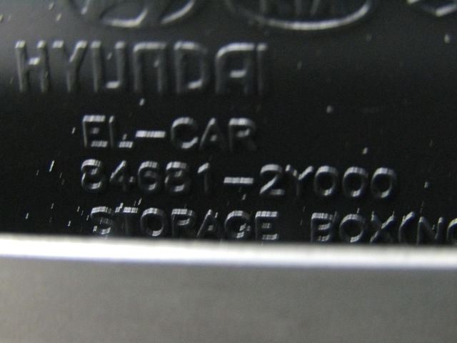 84681-2Y000 BRACCIOLO TUNNEL CENTRALE HYUNDAI IX35 1.7 D 85KW 6M 5P (2014) RICAMBIO USATO 