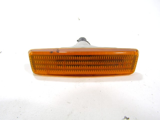 63148360589 FRECCIA INDICATORE DI DIREZIONE PARAFANGO DESTRO O SINISTRO BMW SERIE 5 E39 525 TDS RICAMBIO USATO