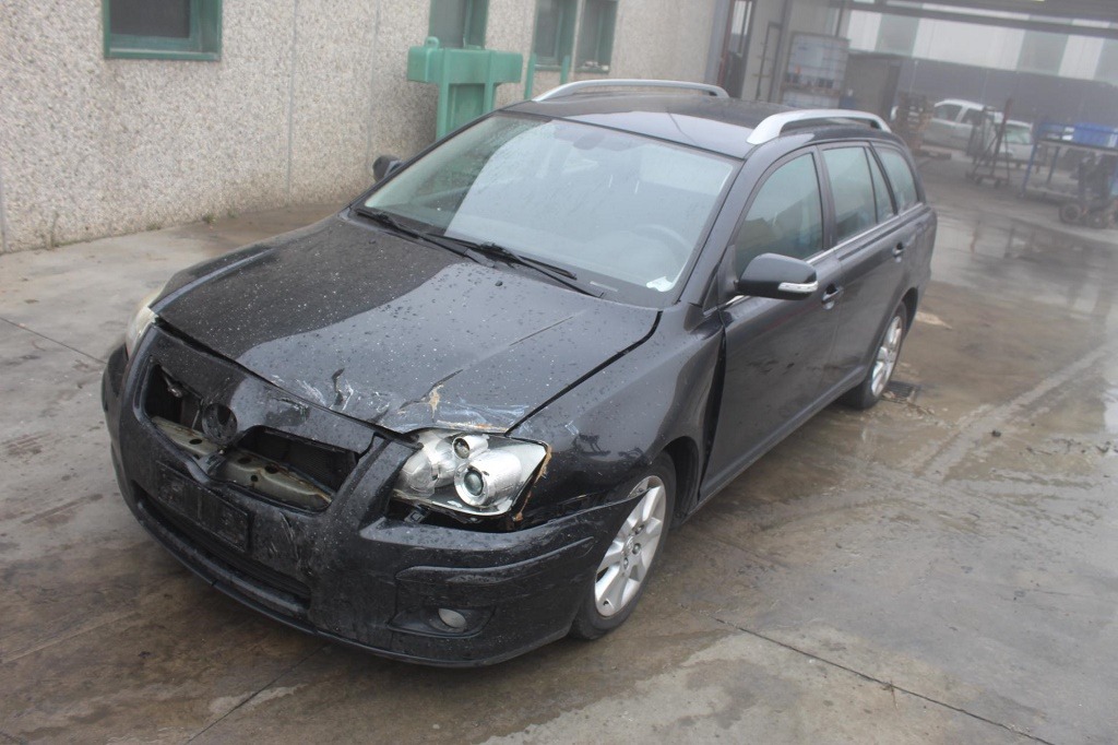 TOYOTA AVENSIS SW 2.2 D 110KW 6M 5P (2008) RICAMBI IN MAGAZZINO