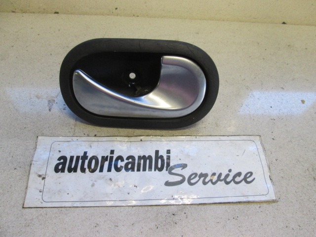 8200028486 MANIGLIA INTERNA PORTA POSTERIORE DESTRA RENAULT SCENIC 1.5 D 74KW 5M 5P (2004) RICAMBIO USATO 